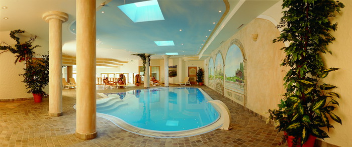 Schwimmbad vom Hotel Thanella