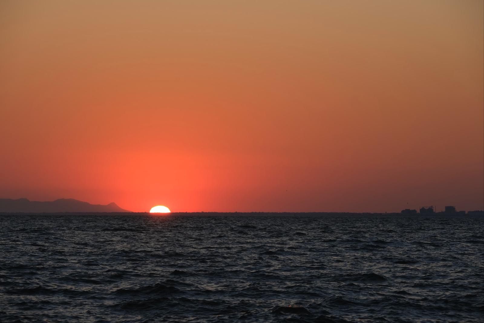 Sonnenuntergang am Roten Meer in Ägypten