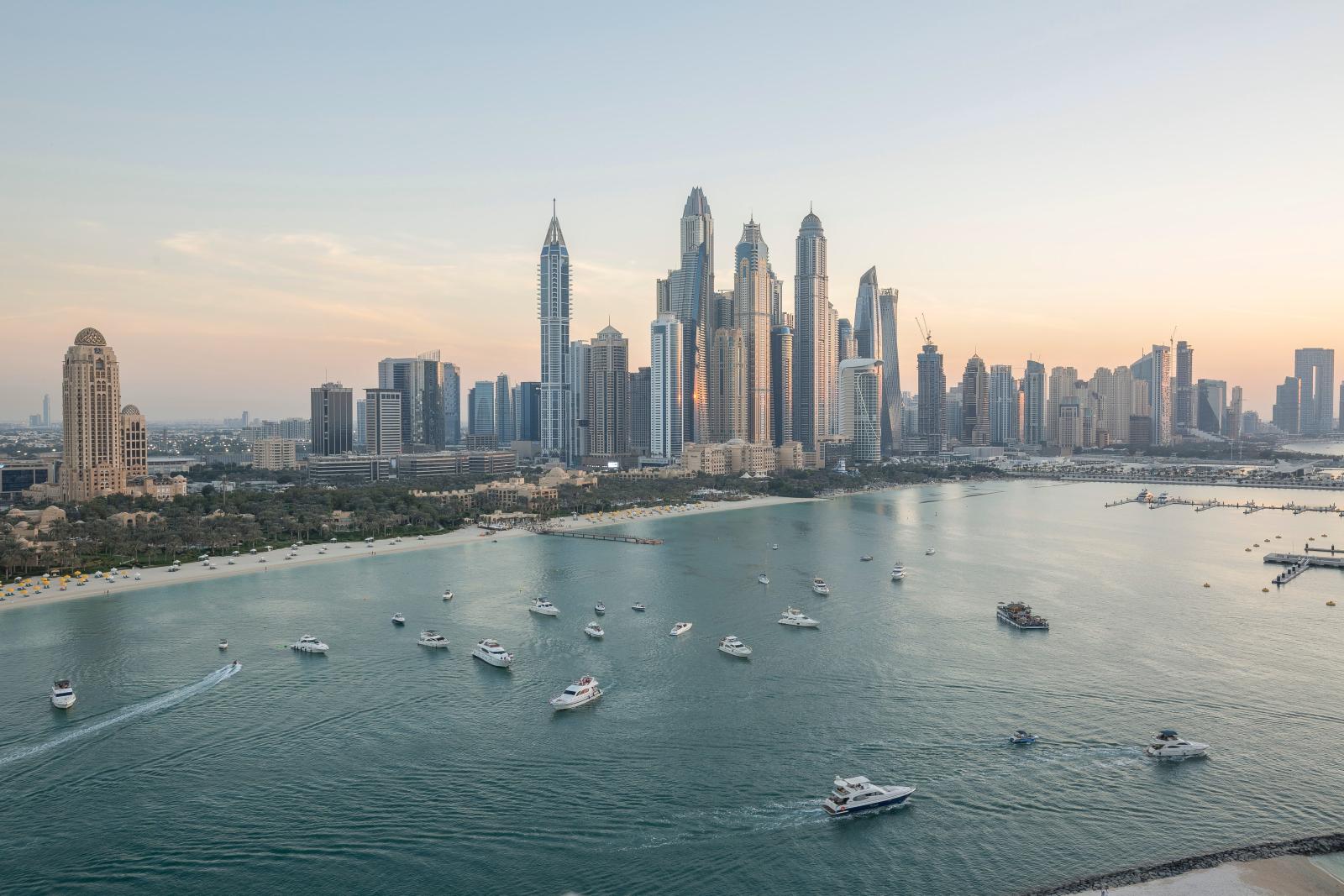 Abendliche Aussicht von der Palm Jumeirah auf Dubai