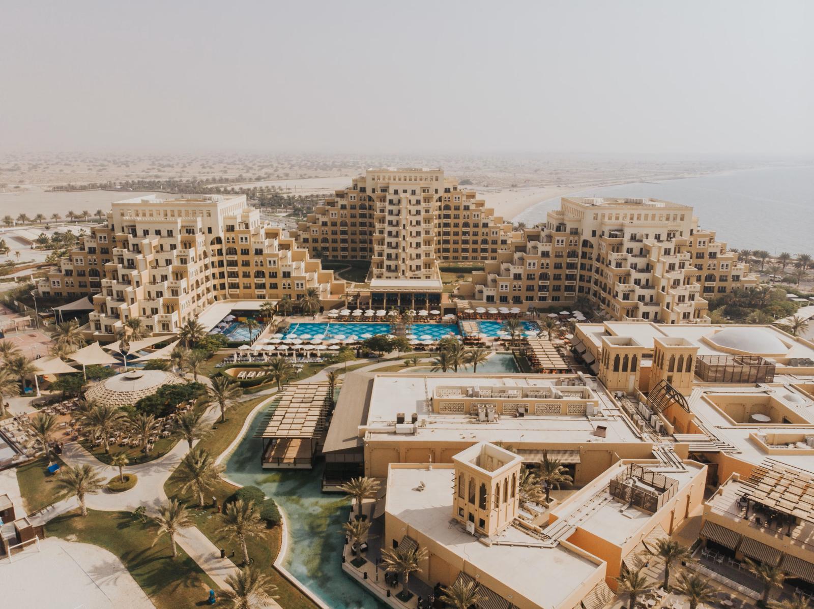 Luxuriöses Dubai Hotel mit Pool und Meerblick