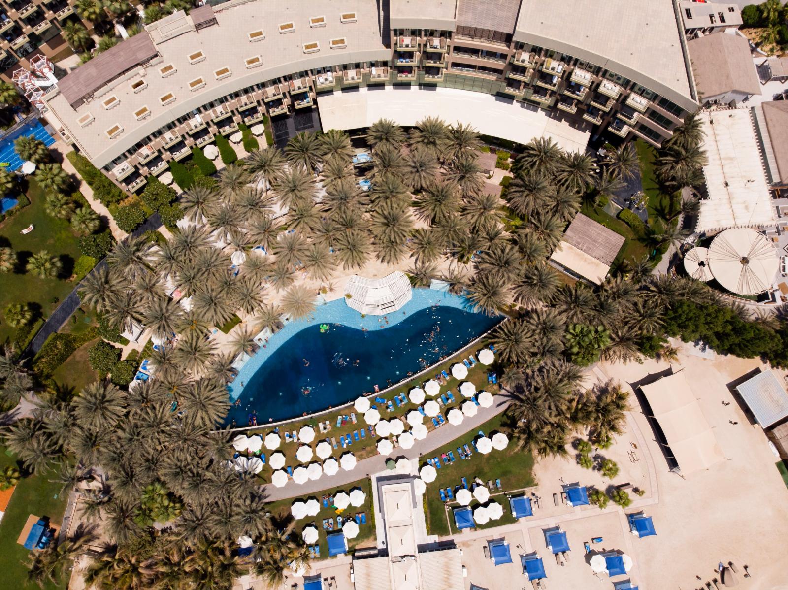 Pool und Wellnessbereich eines Hotels in Dubai