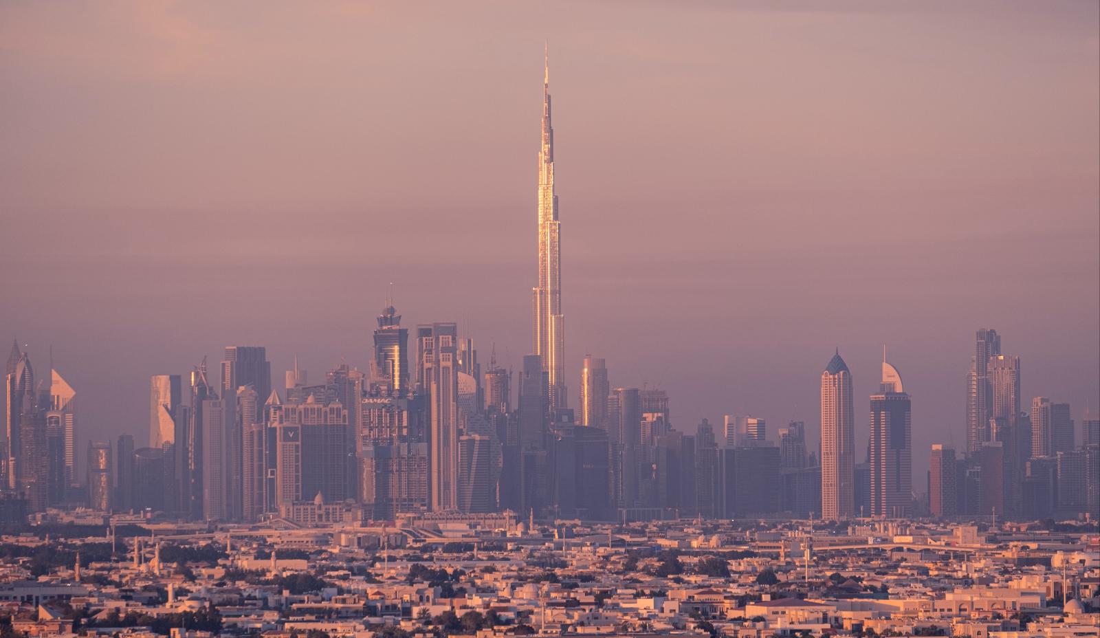 Burj Khalifa und Downtown Dubai bei Abendlicht