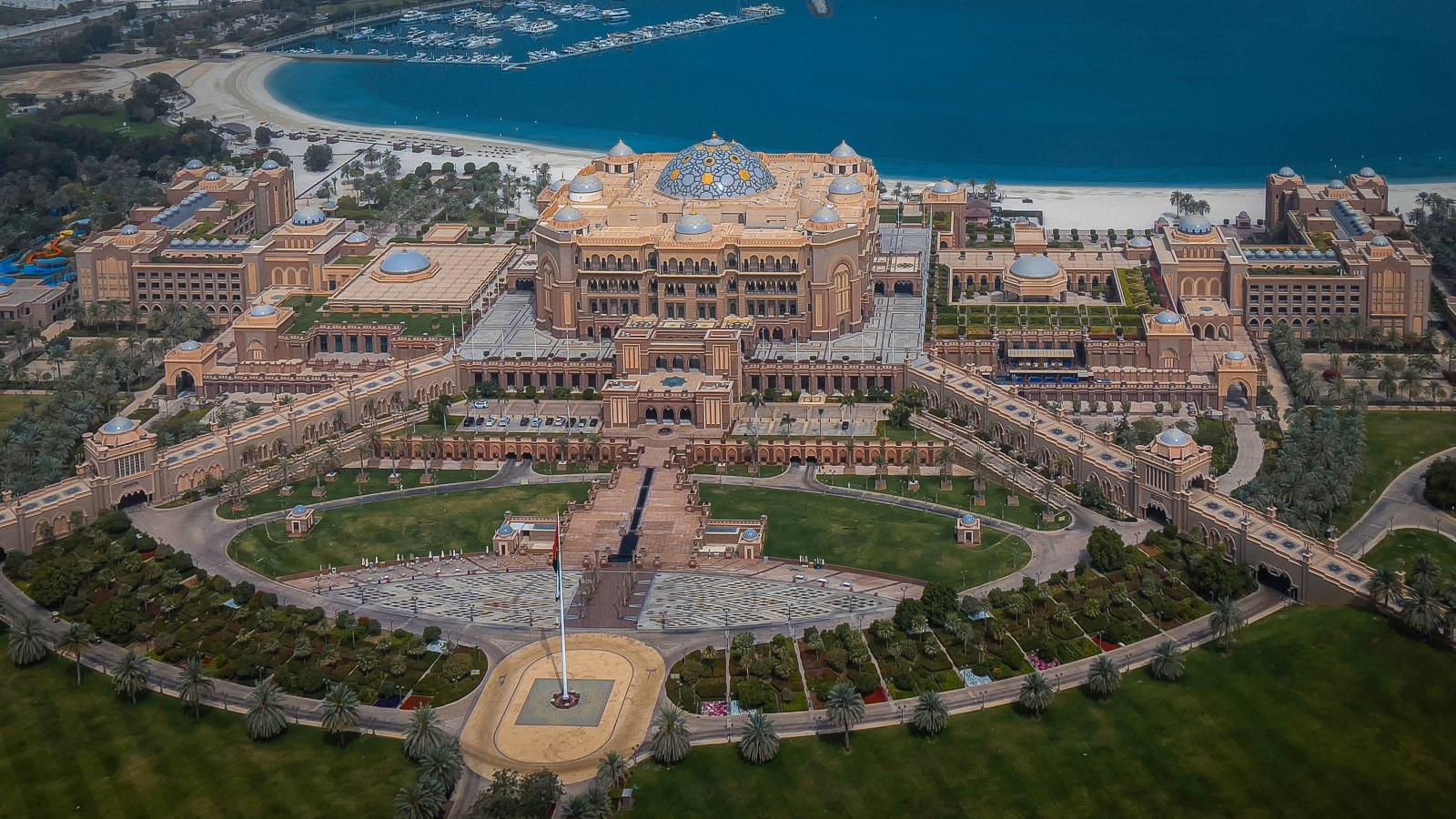 Luxuriöses Hotelresort am Meer in Abu Dhabi