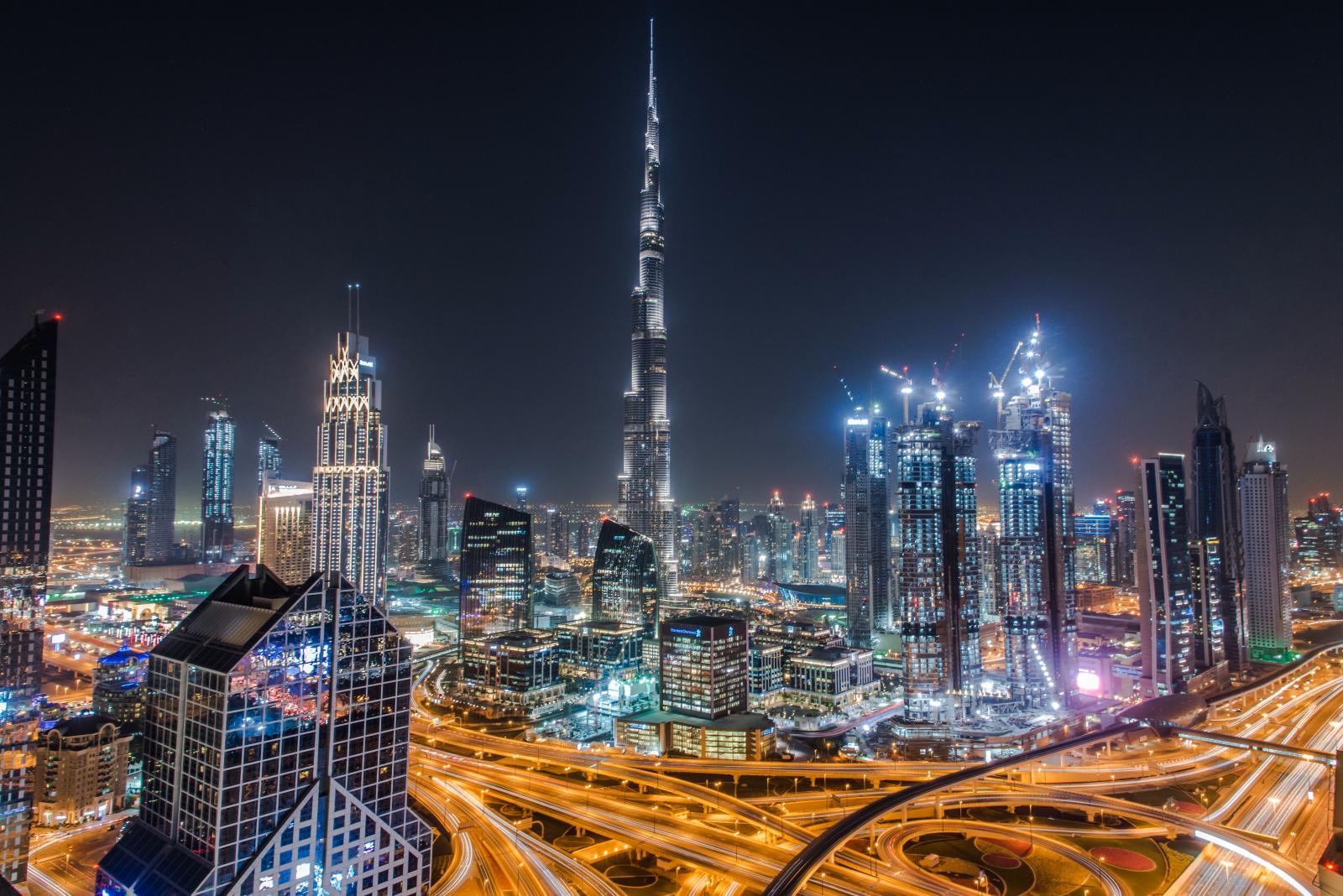 Burj Khalifa und Dubai Downtown bei Nacht