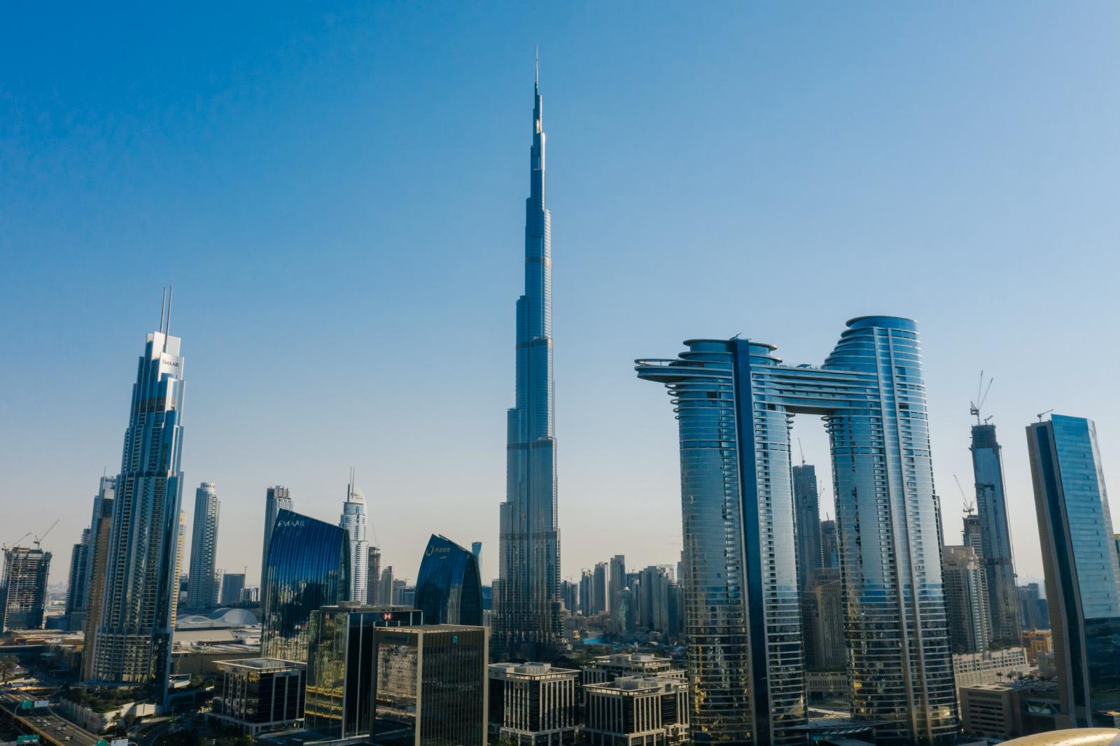 Dubai Skyline mit Burj Khalifa und moderner Architektur