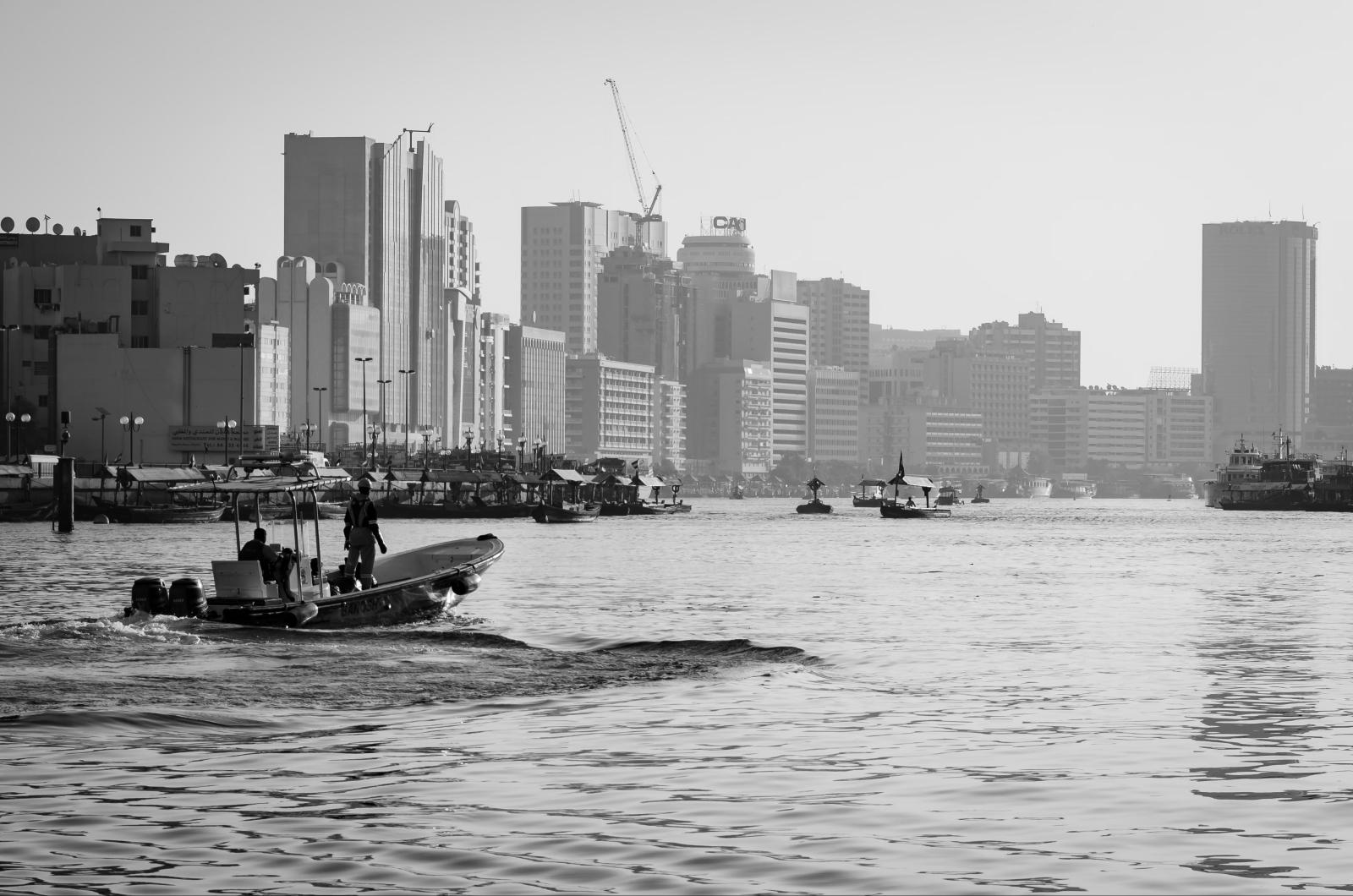 Bootstour vor der Skyline von Dubai