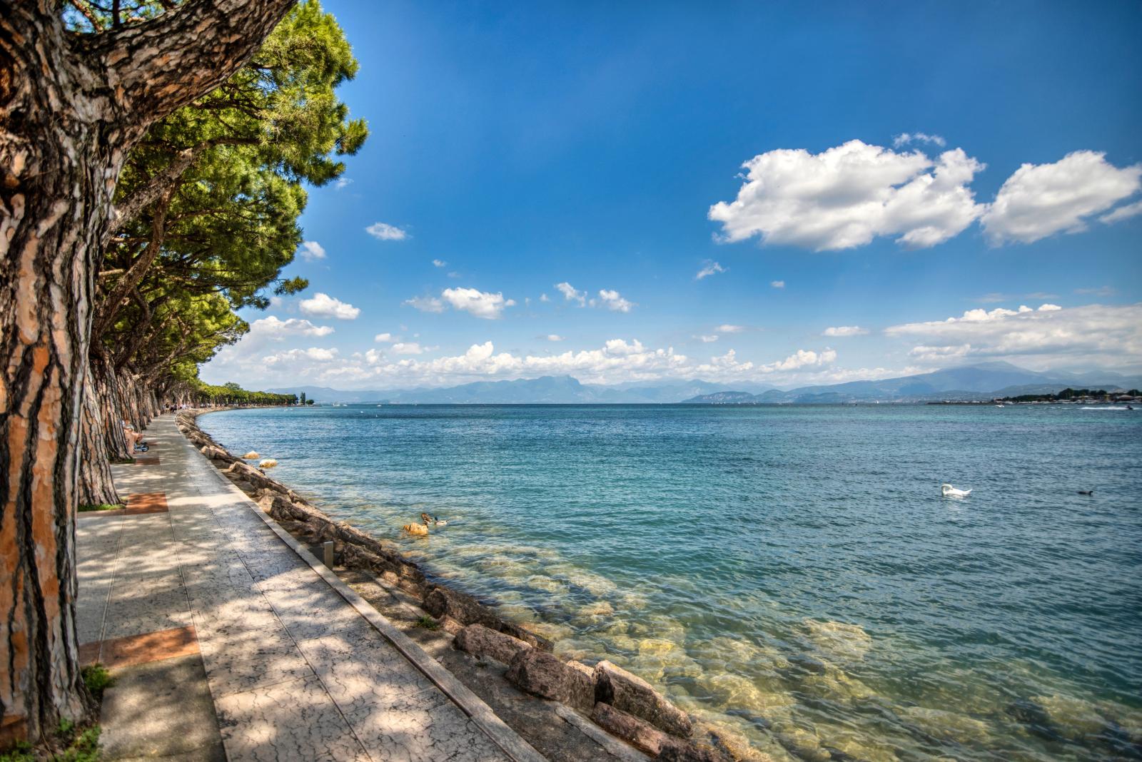Familienfreundlicher Uferbereich am Gardasee