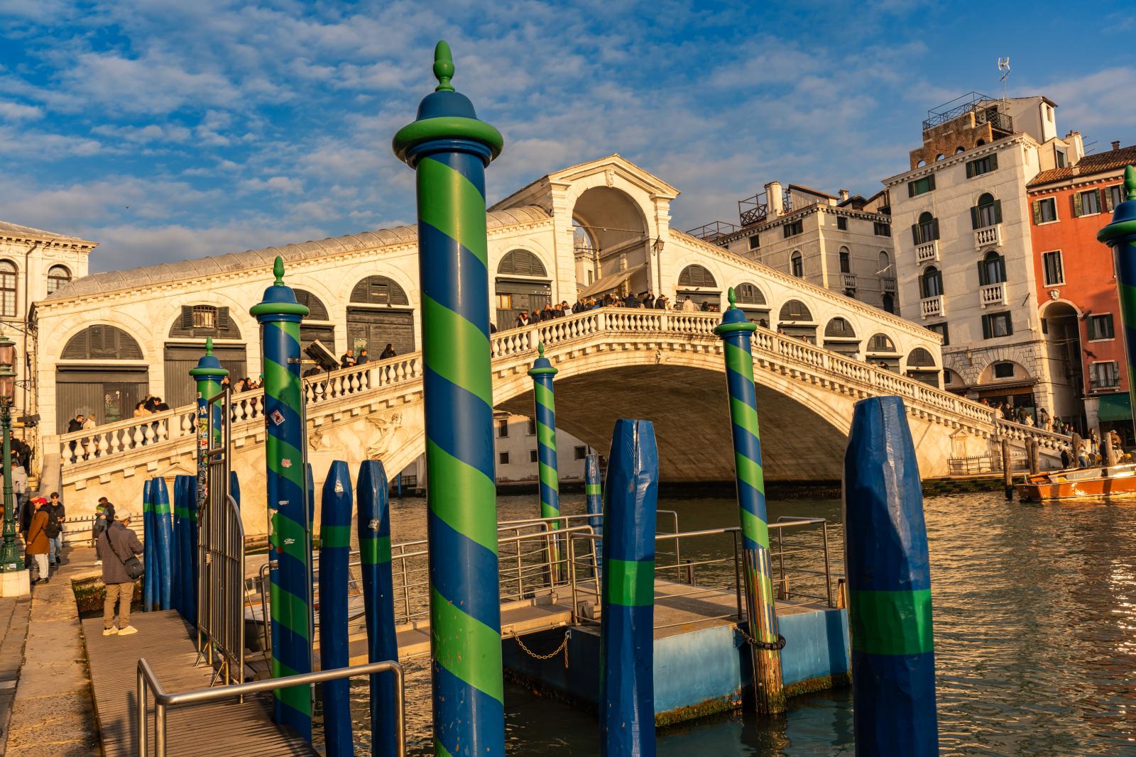 Rialtobrücke am Canal Grande in Venedig