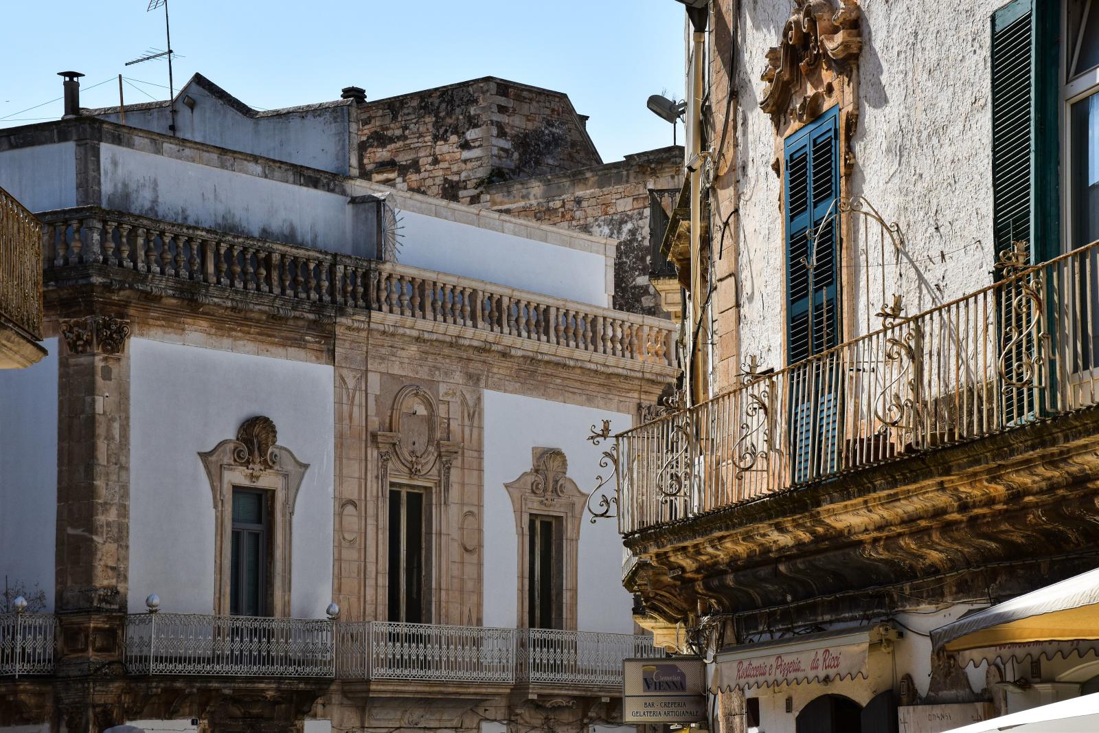 Historische italienische Altstadt mit typischer Architektur