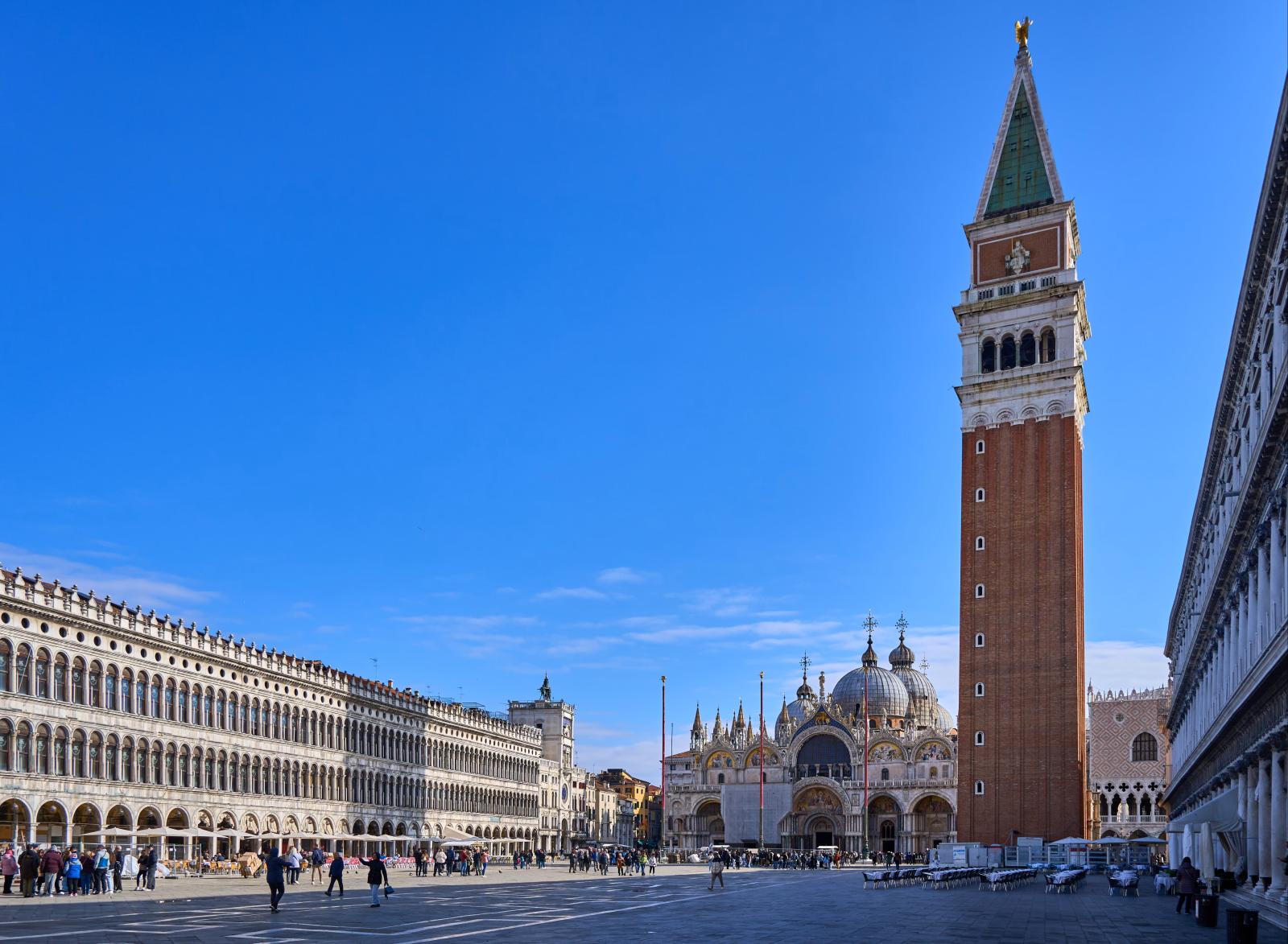 Markusplatz mit Markusdom und Campanile