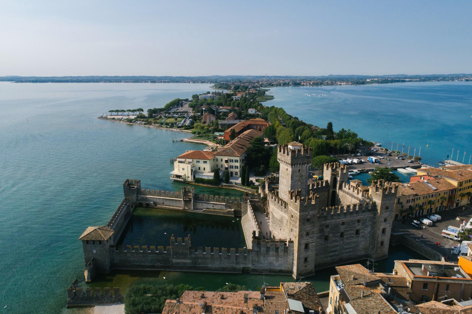 Scaligerburg oder Altstadt von Sirmione am Gardasee