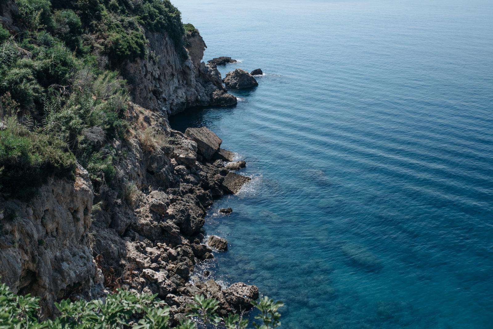 Apulische Küste mit mediterranem Wasser