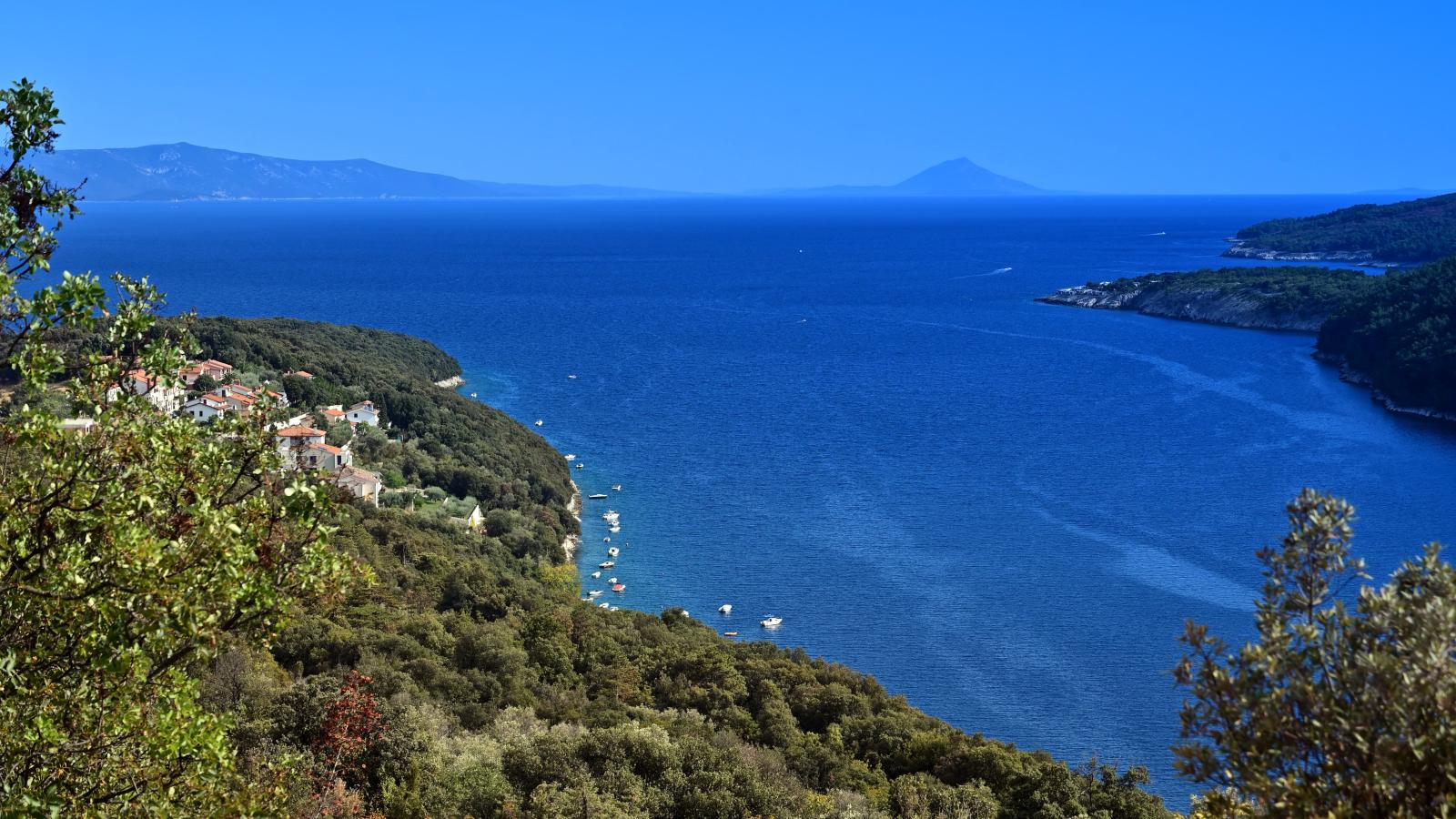 Duga Luka mit mediterraner Küstenlandschaft