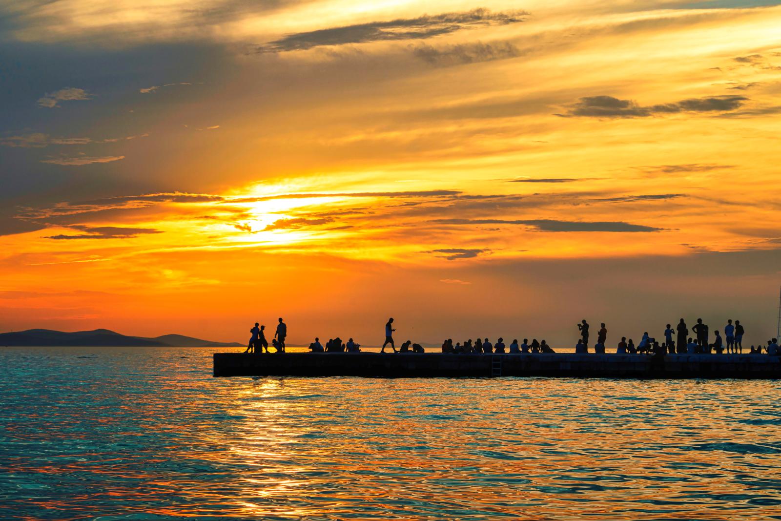 Sonnenuntergang an der Uferpromenade von Zadar