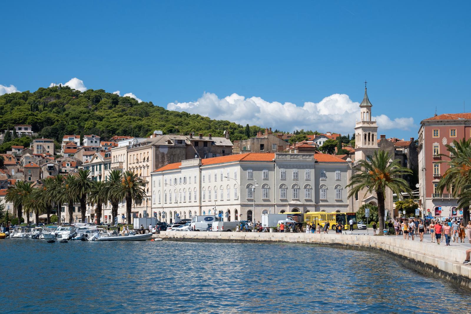 Panorama von Split mit Altstadt, Riva und Adriatischem Meer