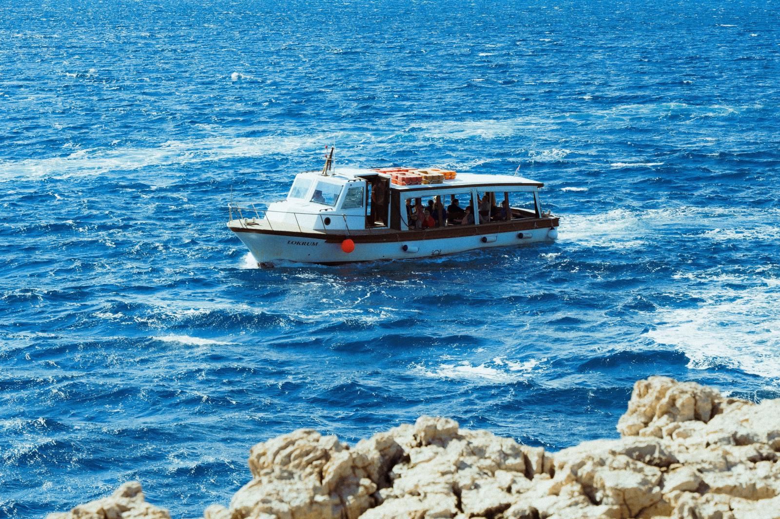 Bootsausflug vor Hvar mit Blick auf Adriaküste