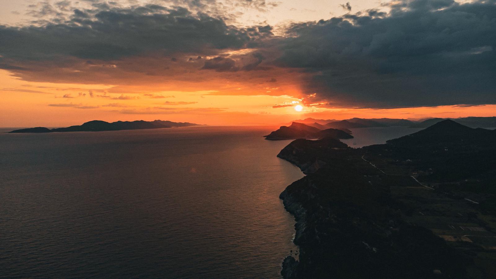 Sonnenuntergang über der dalmatinischen Adriaküste