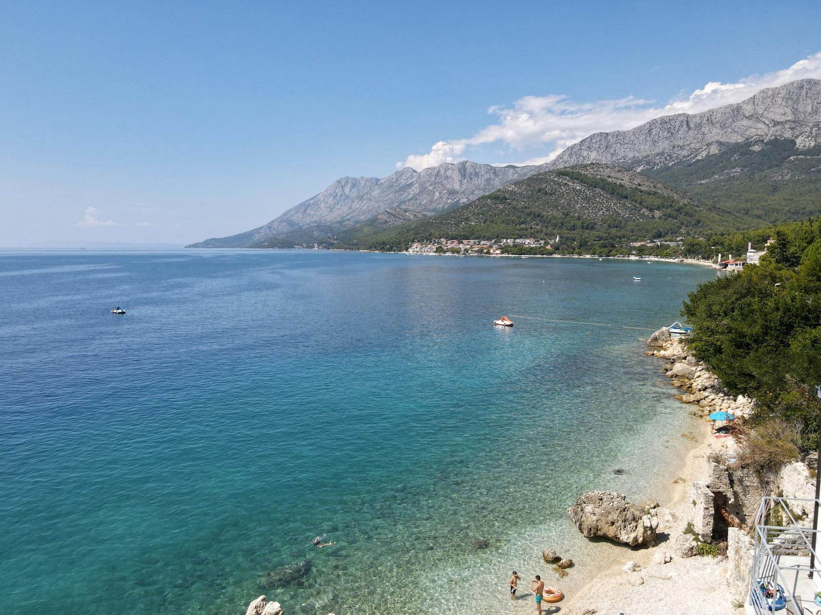 Panoramablick auf die Makarska Riviera mit Adriaküste und Biokovo-Gebirge