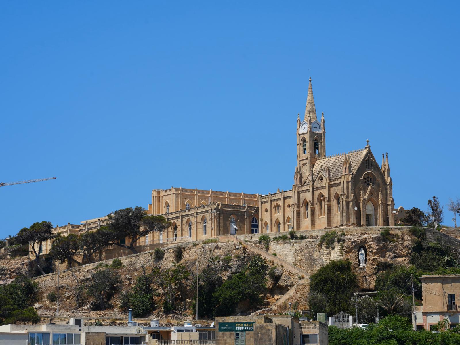 Die Zitadelle von Victoria mit historischen Mauern und Blick über Gozo
