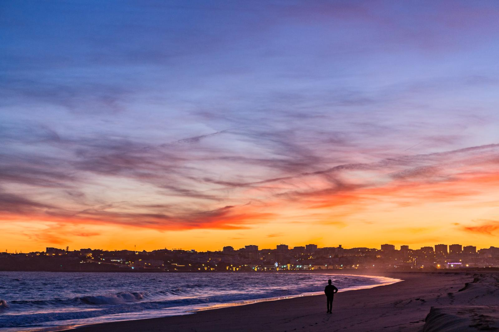 Portugiesischer Strand bei Sonnenuntergang