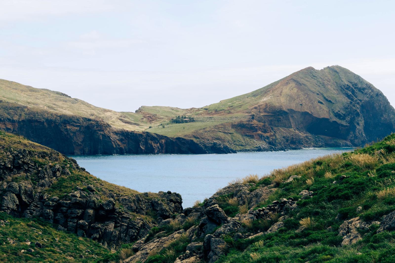 Grüne Berglandschaft auf Madeira