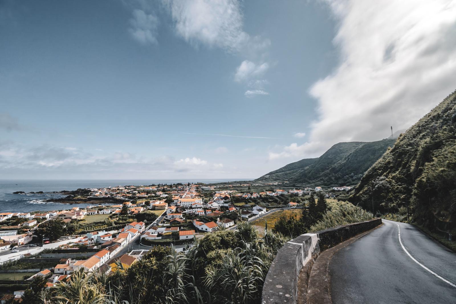 Portugiesische Küstenstraße mit Atlantikblick