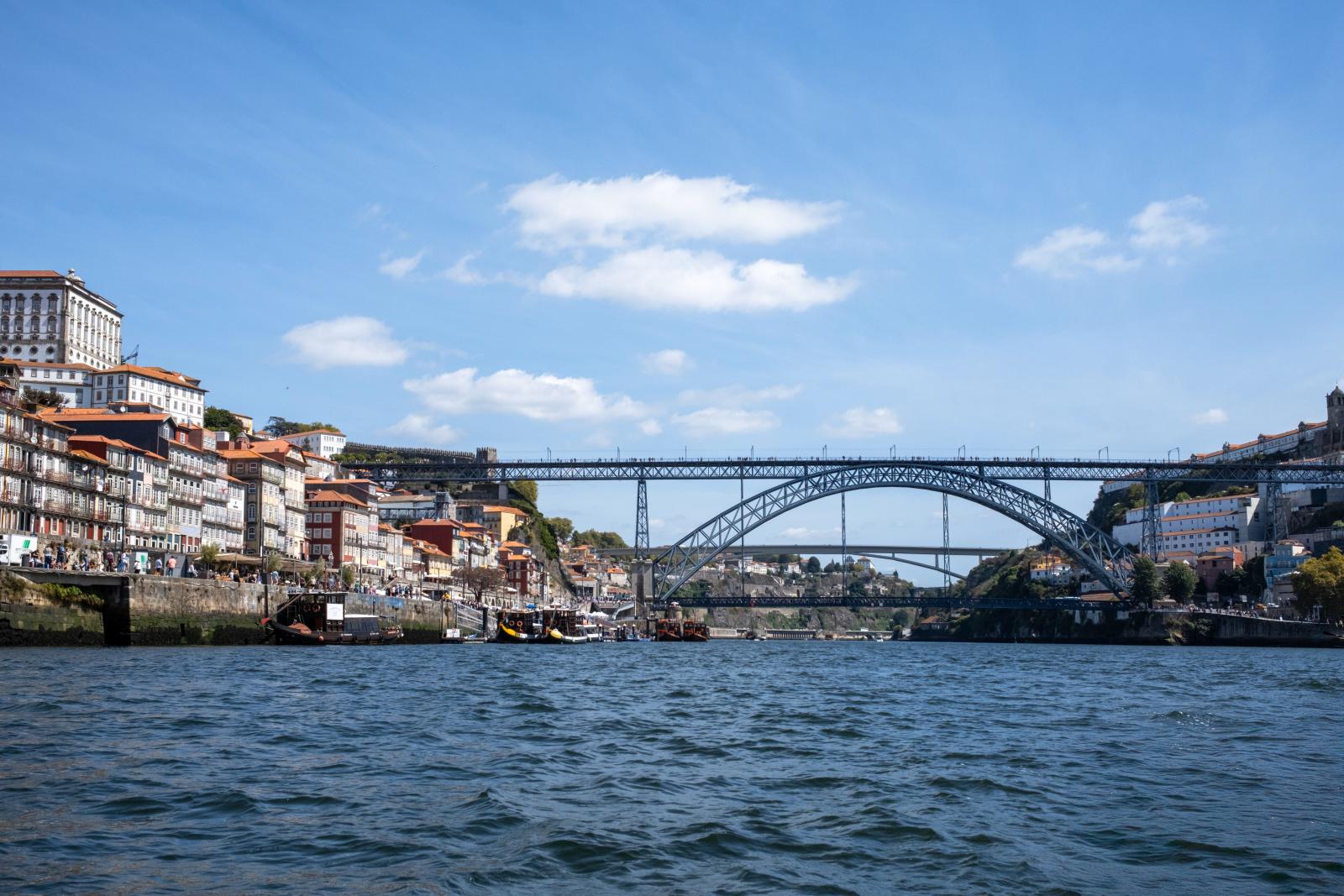 Dom-Luís-I-Brücke und historische Altstadt von Porto
