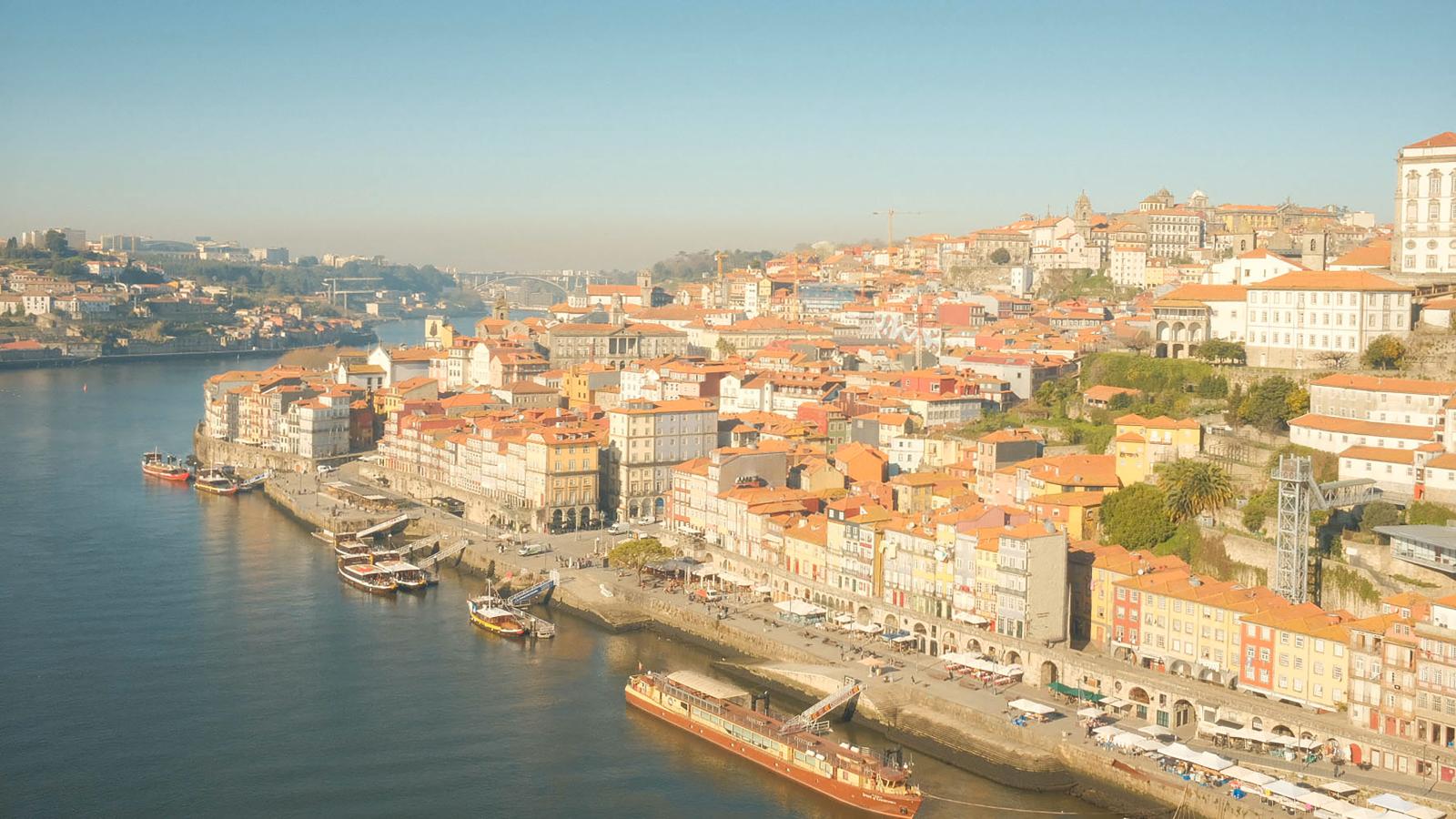 Porto mit historischem Stadtzentrum und Douro