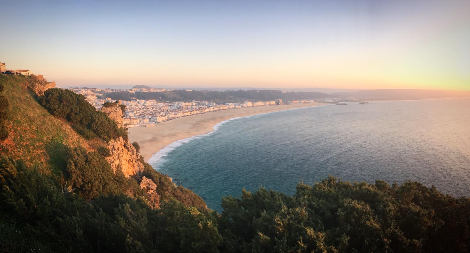 Sonnenuntergang an der portugiesischen Küste als Abschlussmotiv
