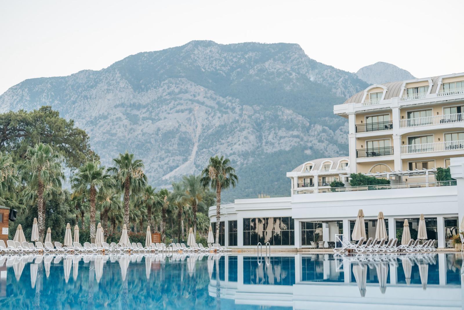 Hotelanlage mit Pool 