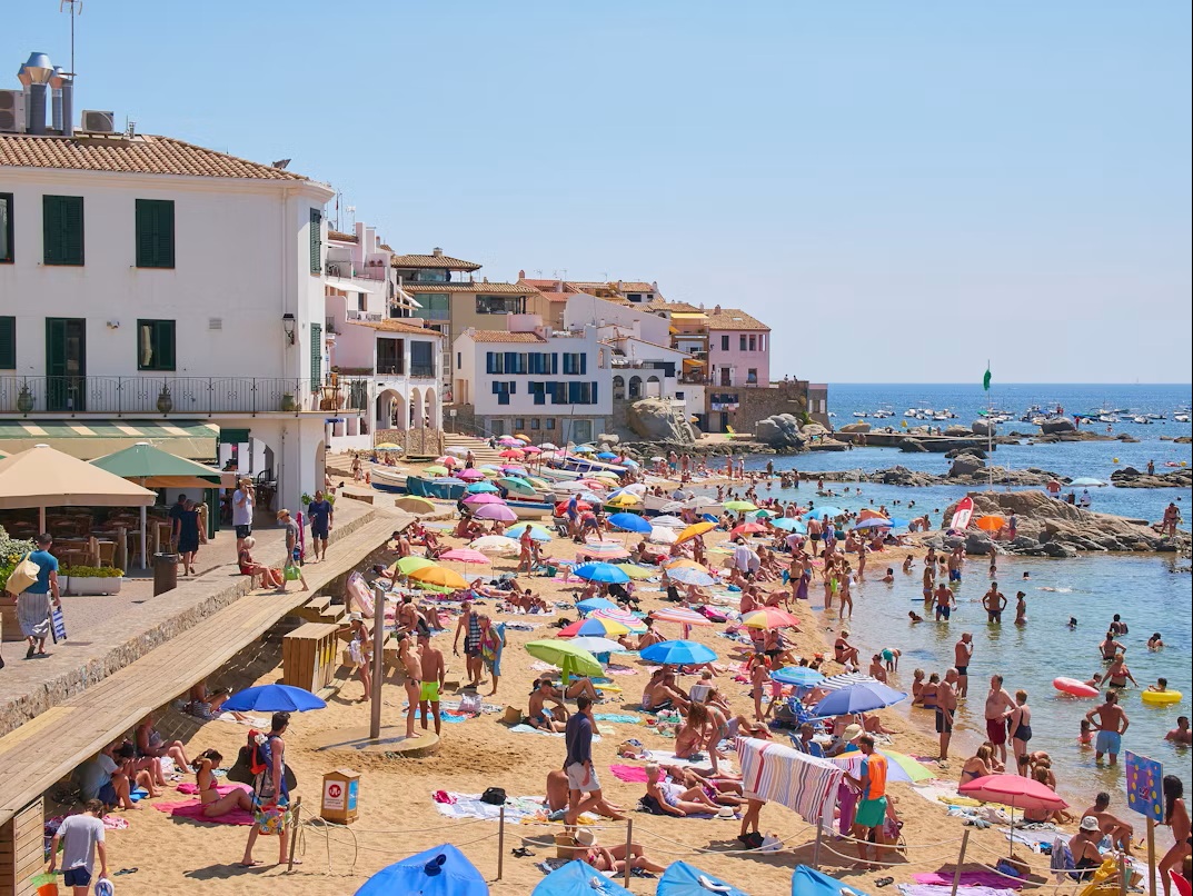 Traumstrand und Bucht an der Costa Brava