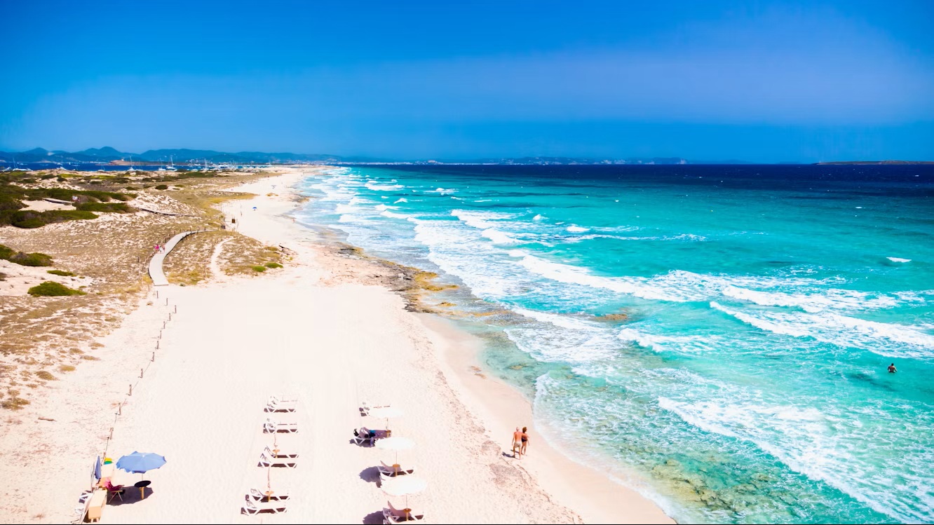 Formentera Urlaub mit türkisblauem Meer