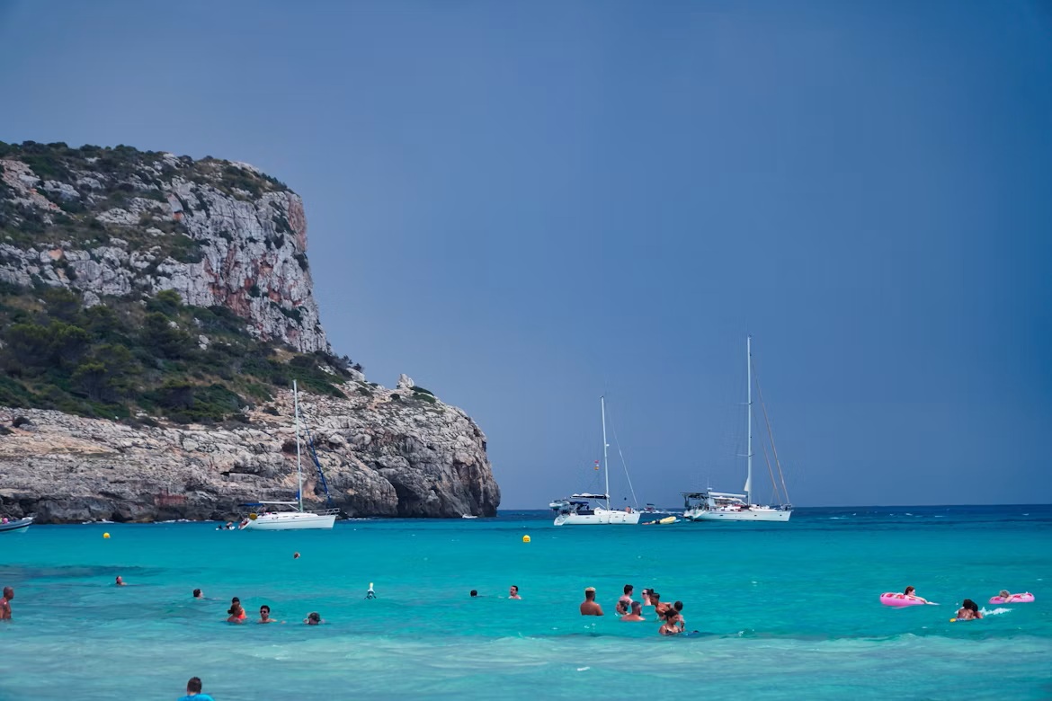 Traumstrand und türkises Meer auf Menorca
