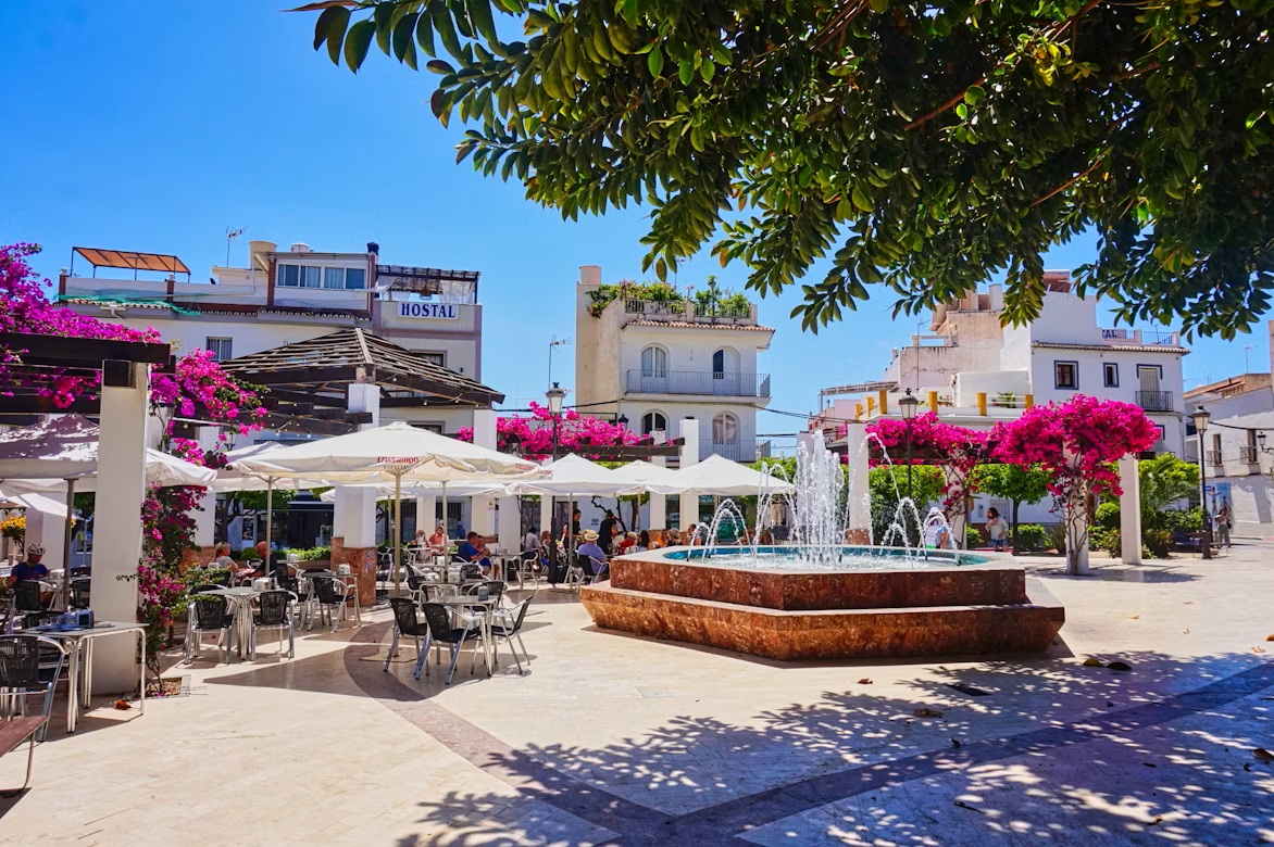 Nerja an der Costa del Sol mit Mittelmeer