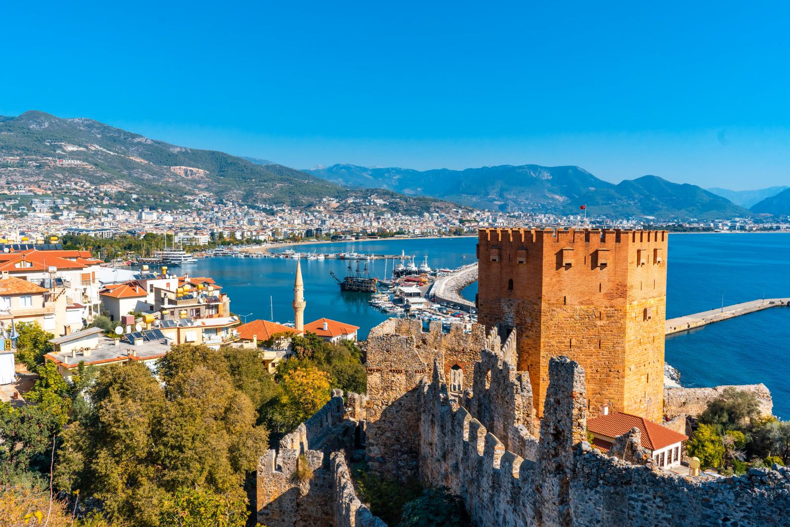 Alanya Urlaub mit Burg, Meer und Küste