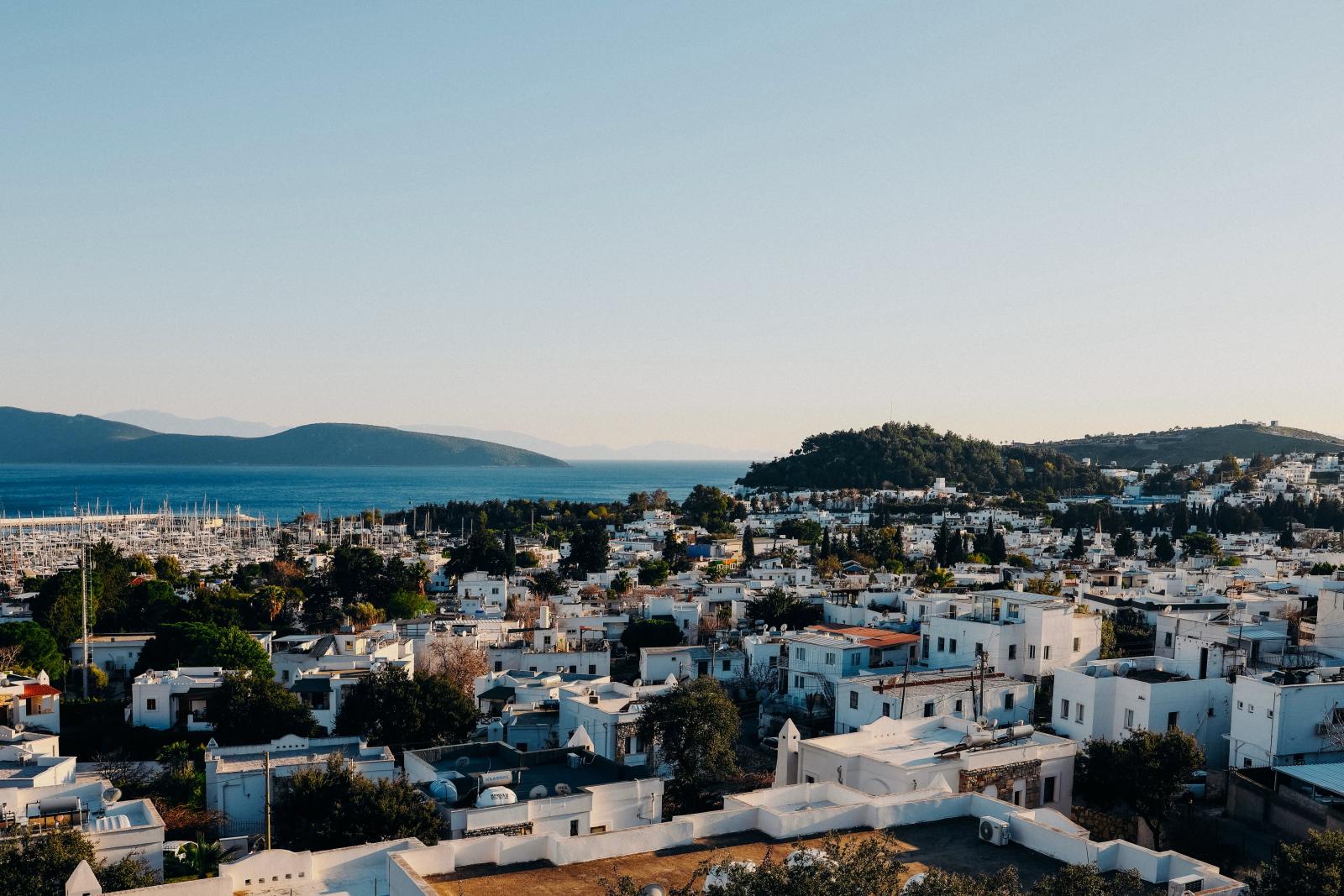 Weiße Häuser in der Altstadt von Bodrum