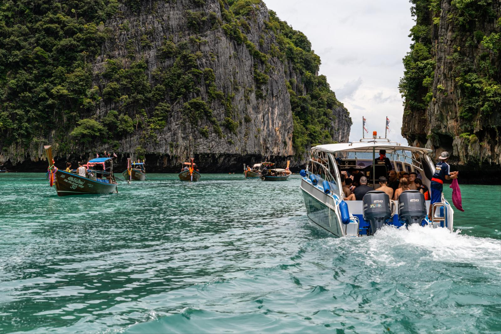 Phuket Ausflüge – Bootstour zu den Inseln der Andamanensee.