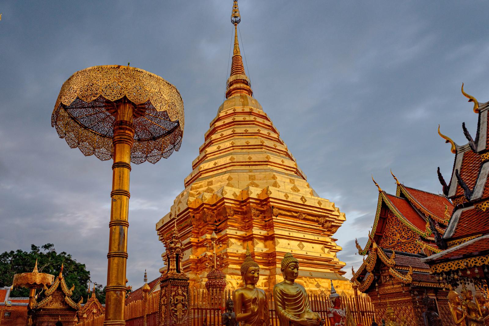 Goldener Tempel als Sehenswürdigkeit bei einer Chiang Mai Städtereise