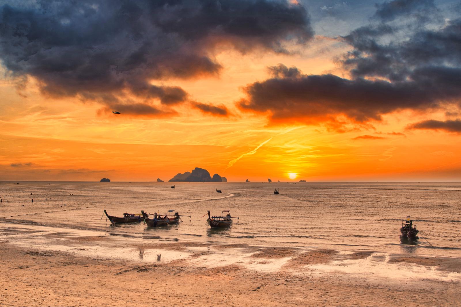 Sonnenuntergang als stimmungsvoller Abschluss eines Thailand-Urlaubs