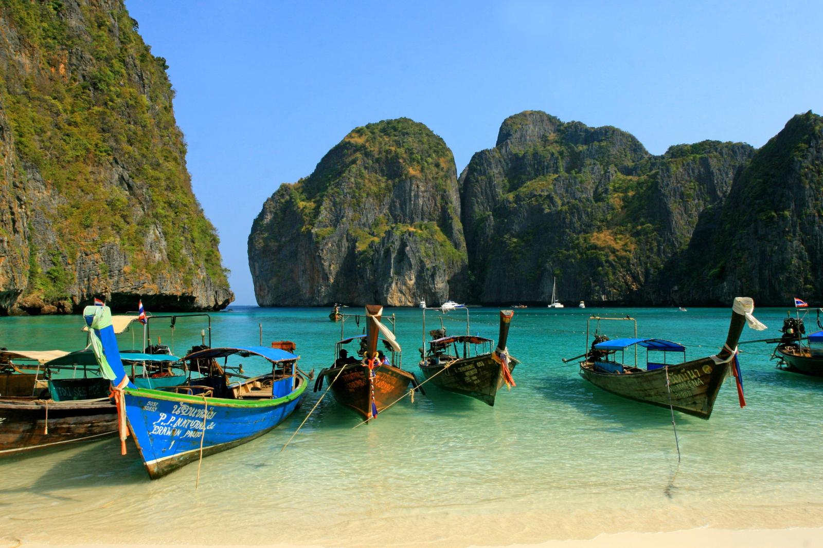 Longtailboot bei einem Bootsausflug in der Region Maya Bay Thailand