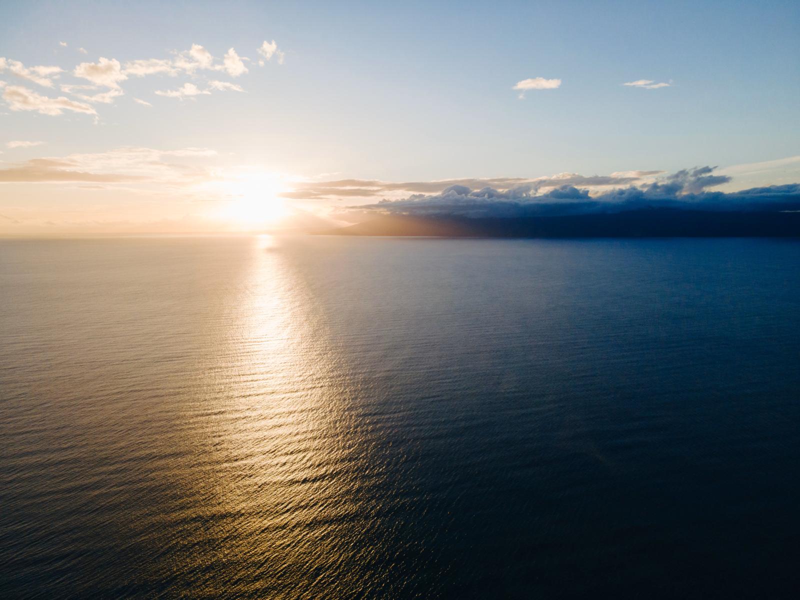 Sonnenuntergang über dem Pazifik auf Hawaii