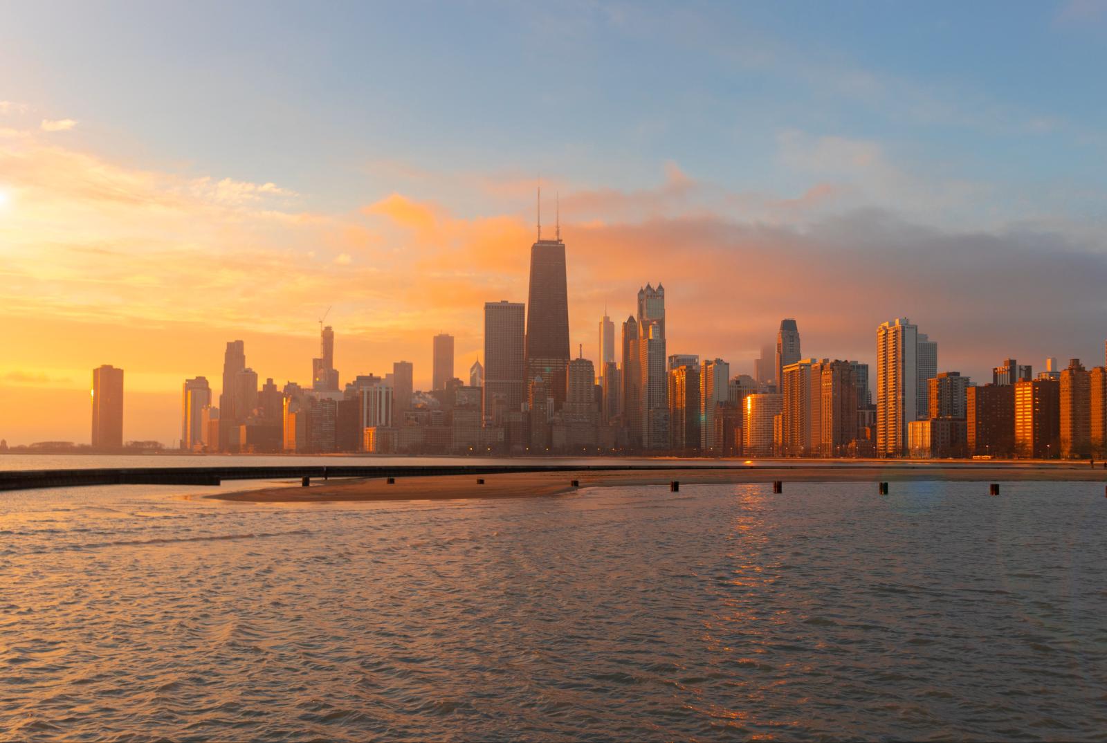 Chicago Skyline bei Sonnenuntergang am Michigansee
