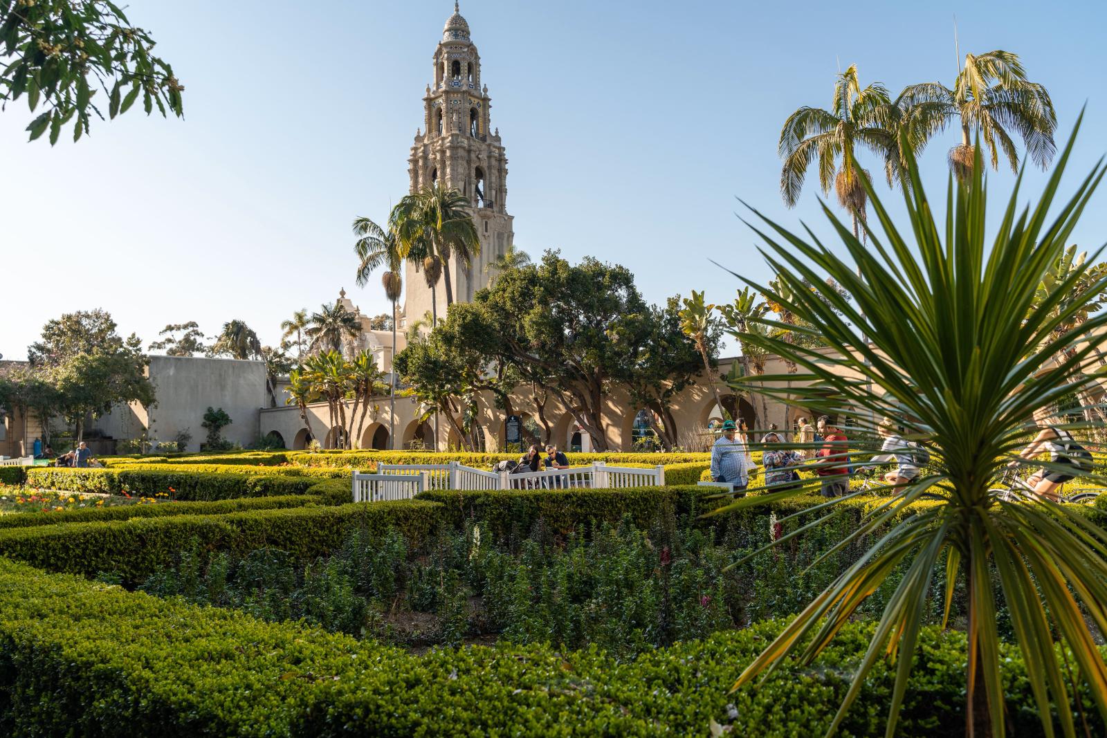 Balboa Park mit historischer Architektur und Palmen