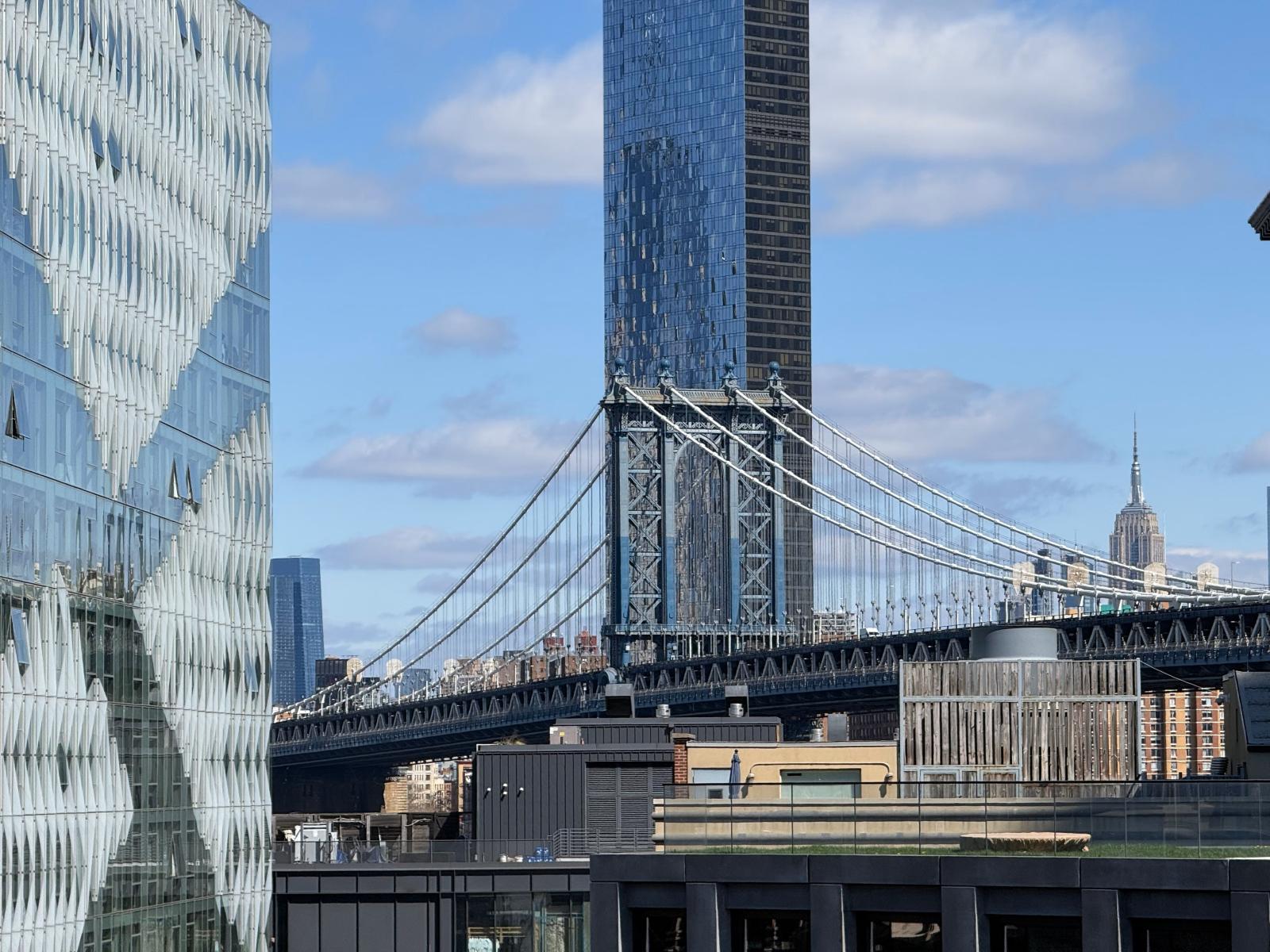 Brooklyn Bridge mit Blick auf die Skyline von Manhattan