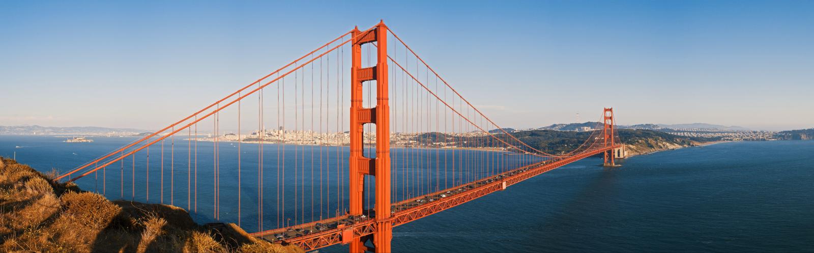  Golden Gate Bridge mit San Francisco und Pazifik
