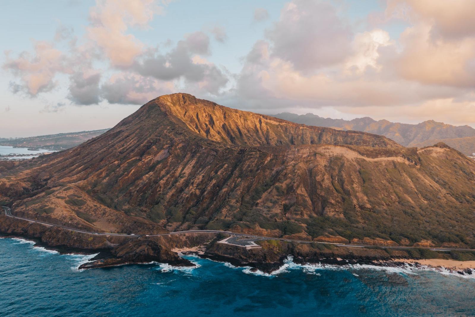 Vulkanlandschaft und tropische Natur auf Hawaii