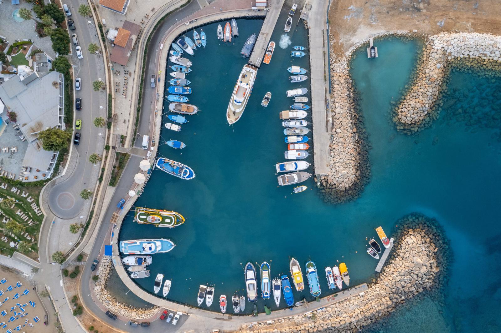 Hafen und Küste von Latchi bei Polis