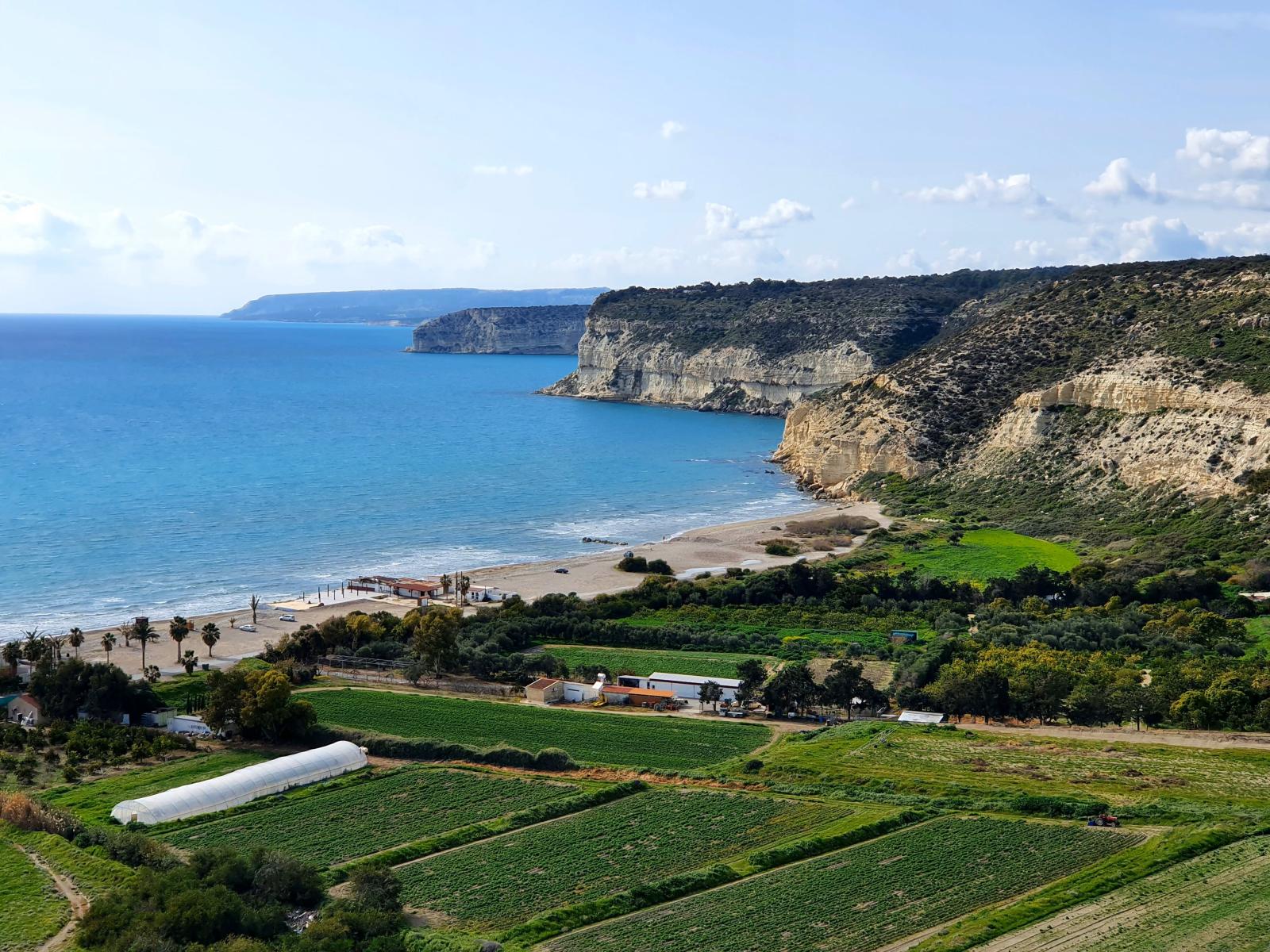 Weitläufiger Blick über Lara Beach und die natürliche Küste