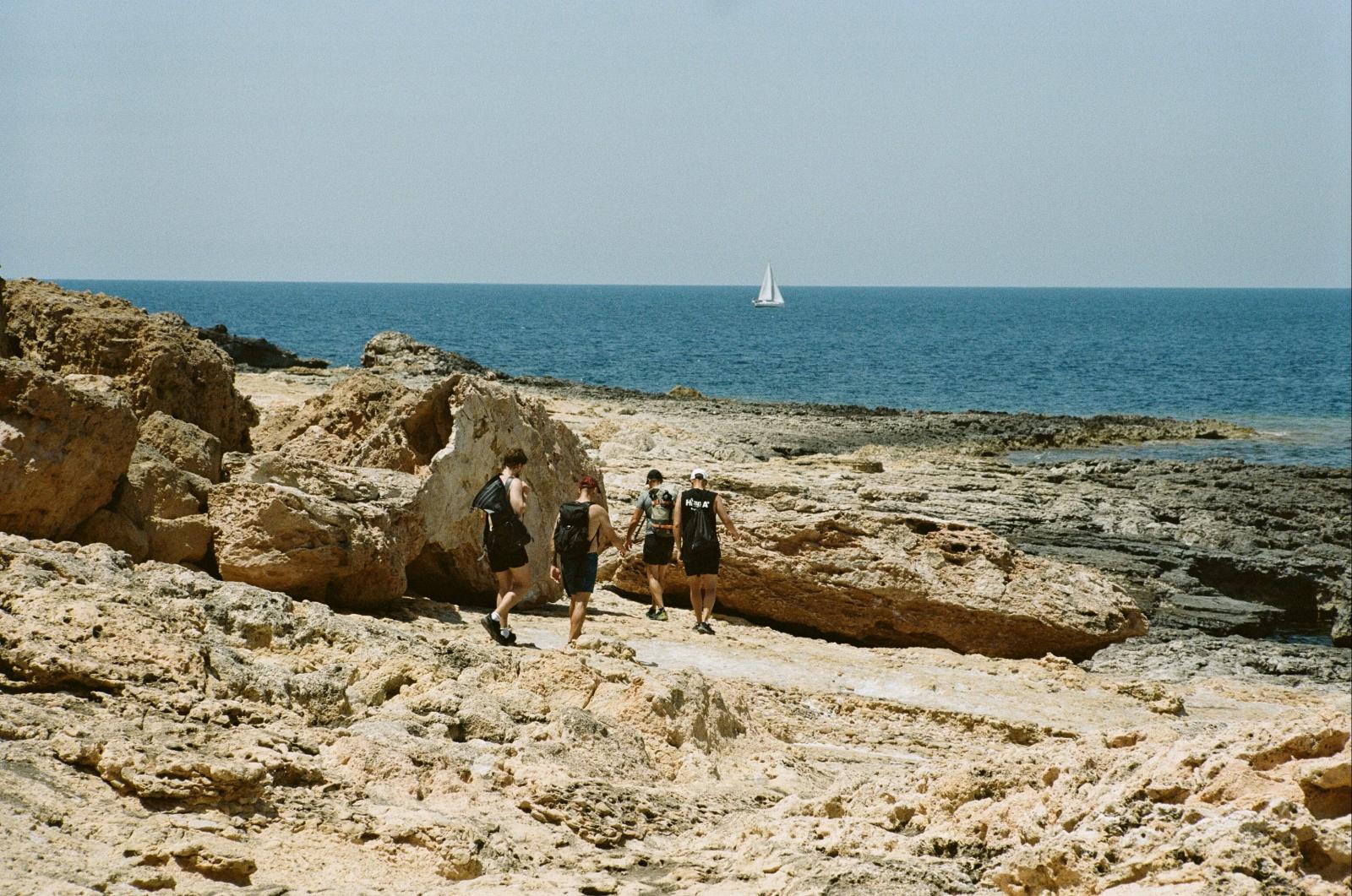  Küstenwanderung auf Zypern mit Blick auf das Mittelmeer