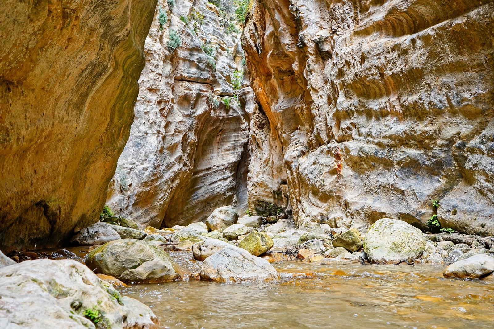 Beeindruckende Felswände der Avakas-Schlucht auf Zypern
